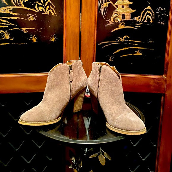 Susina Booties - Picture 1 of 6